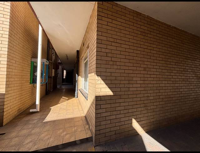 2 BEDROOM FLAT FOR SALE IN VEREENIGING CENTRAL